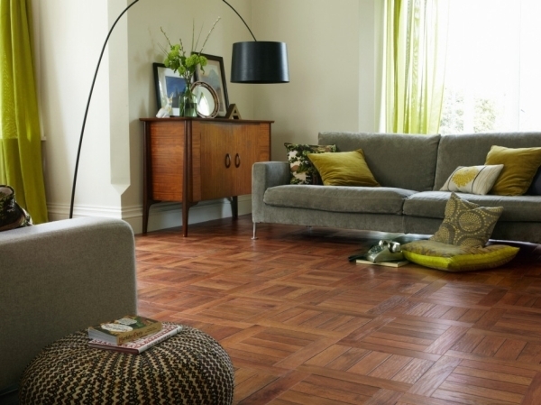 Líbí se vám dubové podlahy, ale obáváte se masivu? Zkuste vinylové podlahy! Věrná imitace dubu a skvělé vlastnosti si získají ka
