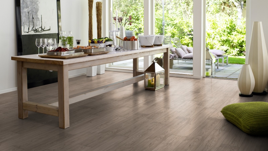 Vybíráme plovoucí podlahu – dřevo nebo laminát?