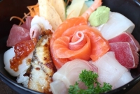 Chirashi sushi